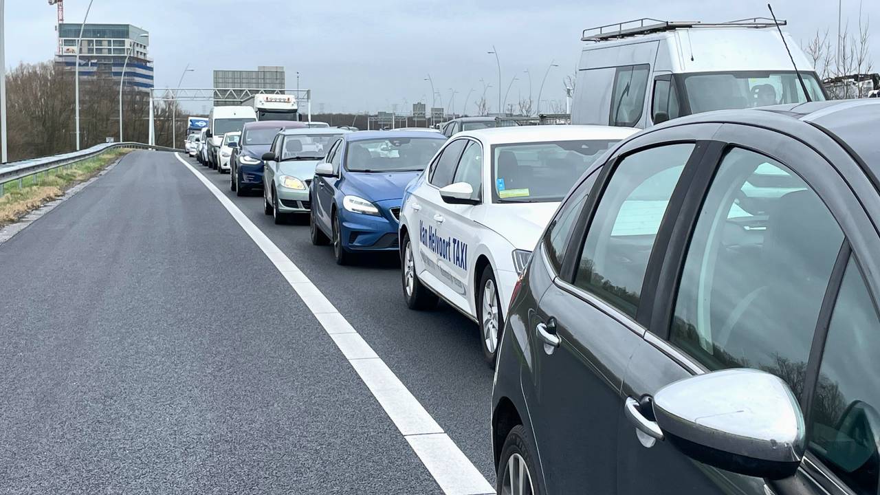 Ongeluk met vier auto's op A2: uur extra reistijd