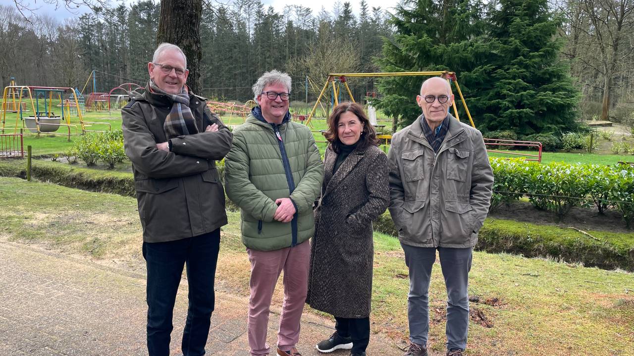 Ton Brouwers, Hans Wirken, Marcelle Hendrickx en frater Broer Huitema op Landgoed Sparrenhof (foto: Tom van den Oetelaar).