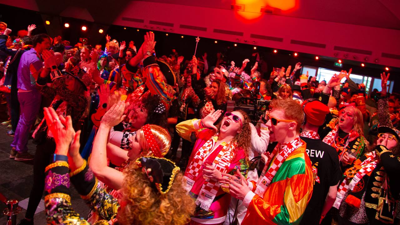 Daar was 'ie dan....de eerste carnavalsdag in twee jaren (foto: Twan Spierts).