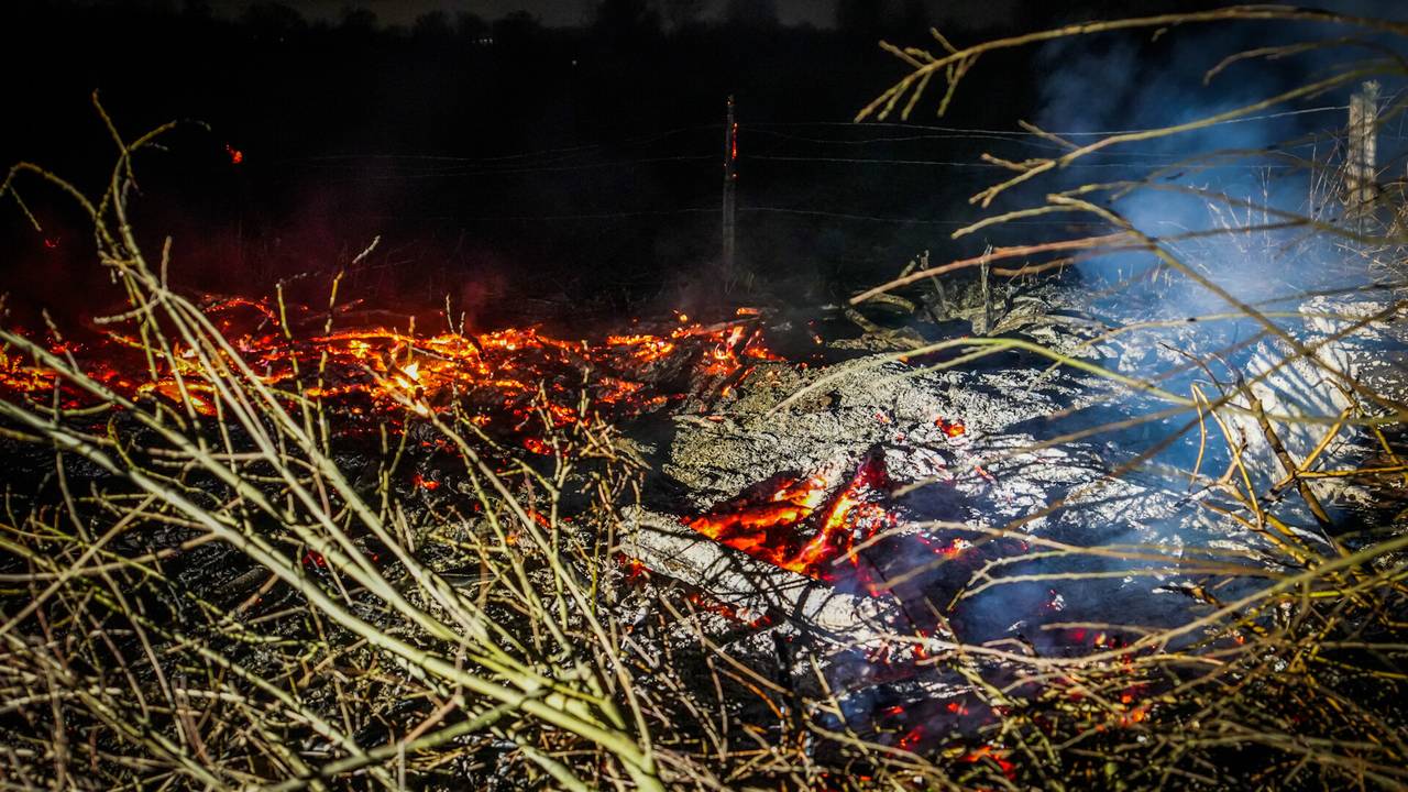 Snoeiafval in brand in Nuenen (foto: SQ Vision)