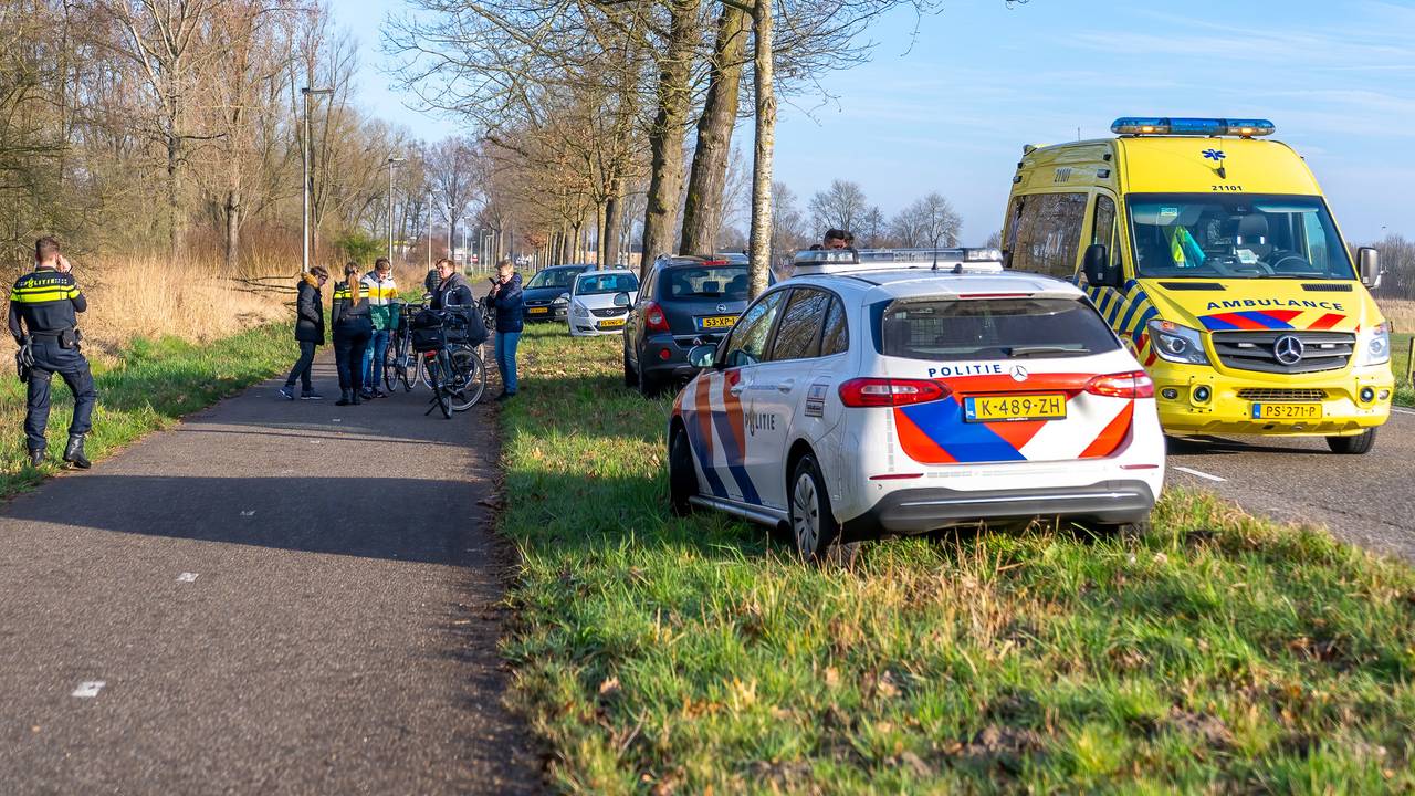De scooterrijder wilde een groepje kinderen inhalen (foto: Iwan van Dun/SQ Vision).