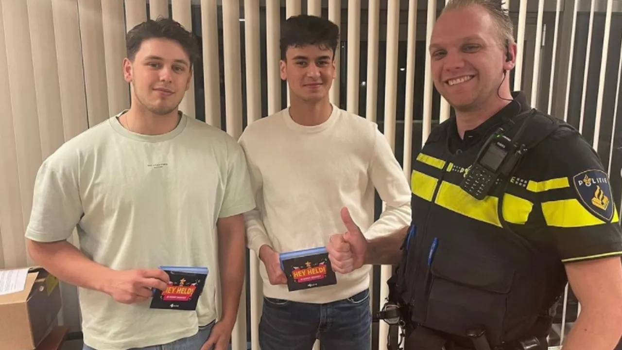 De medewerkers werden in het zonnetje gezet (foto: Instagram wijkagent Bart)