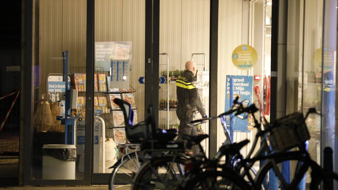 Overval op supermarkt in Tolbergcentrum Roosendaal (foto: SQ Vision - Christian Traets).