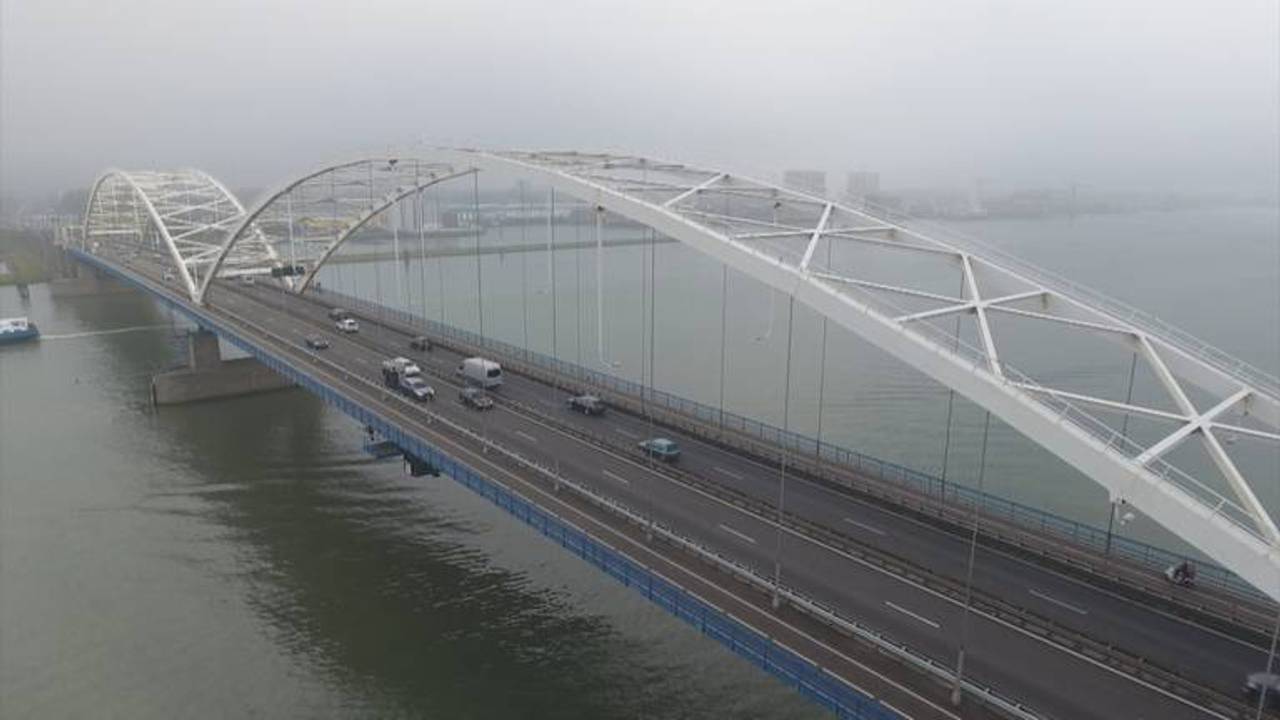 De snelweg wordt afgesloten voor een conditietest van de oude Merwedebrug.
