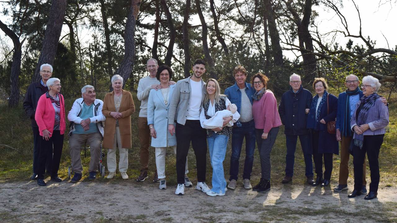 Véli Smits heeft al haar grootouders en overgrootouders nog (Foto: Meike Smits)