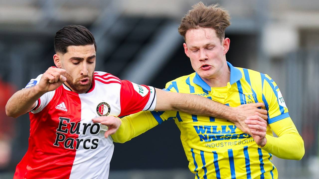Luuk Wouters in gevecht met Alireza Jahanbakhsh van Feyenoord