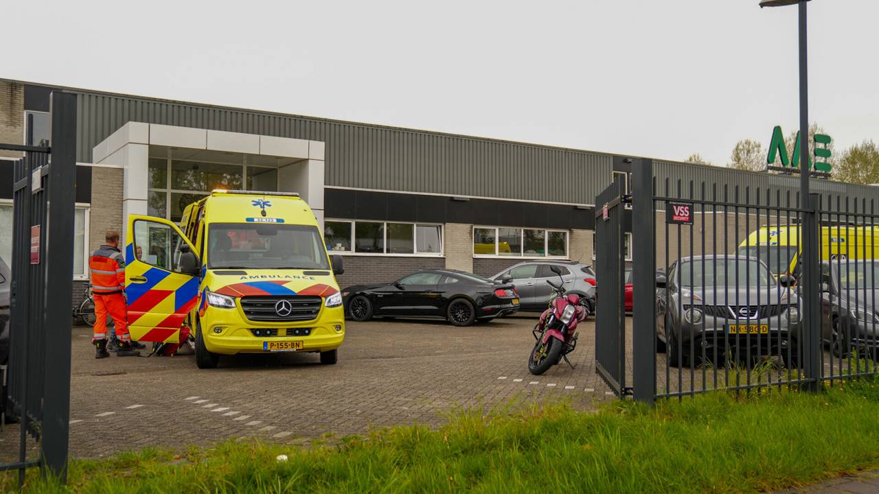 Woman (55) seriously injured at machine builder in Helmond