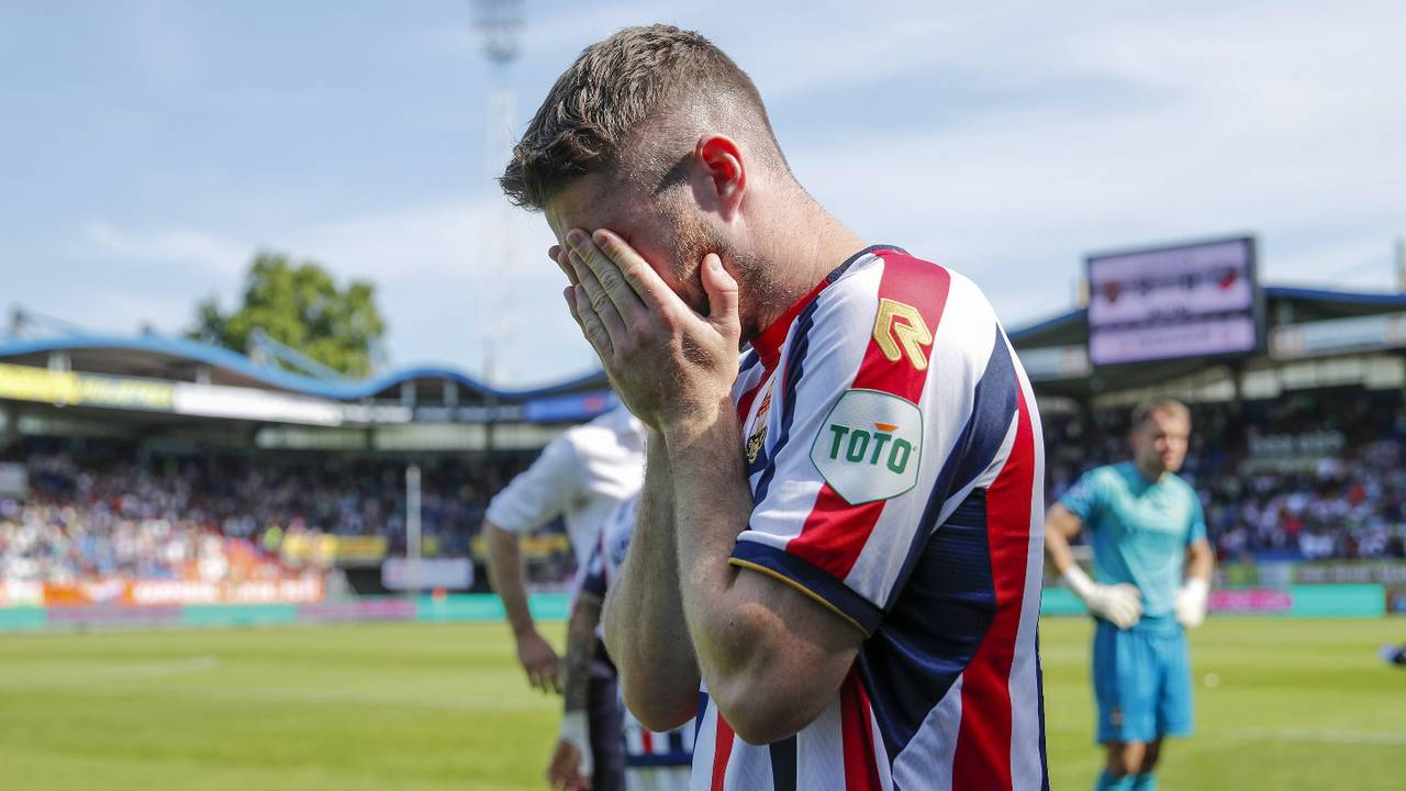 Verdriet bij Willem II-speler Daniel Crowley (Foto/ANP).