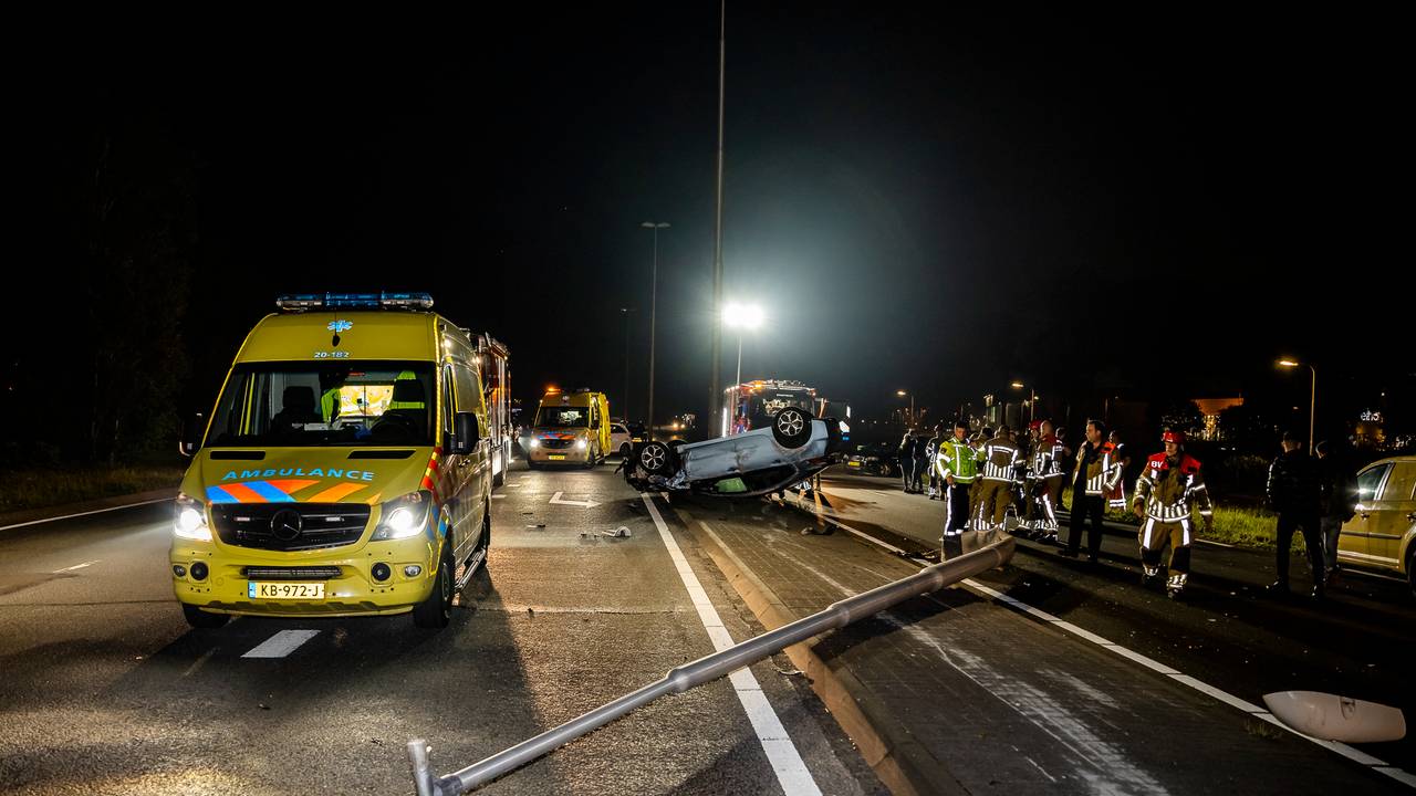 Ongeval met vier voertuigen, twee mensen gewond (foto: Jack Brekelmans - SQ Vision).