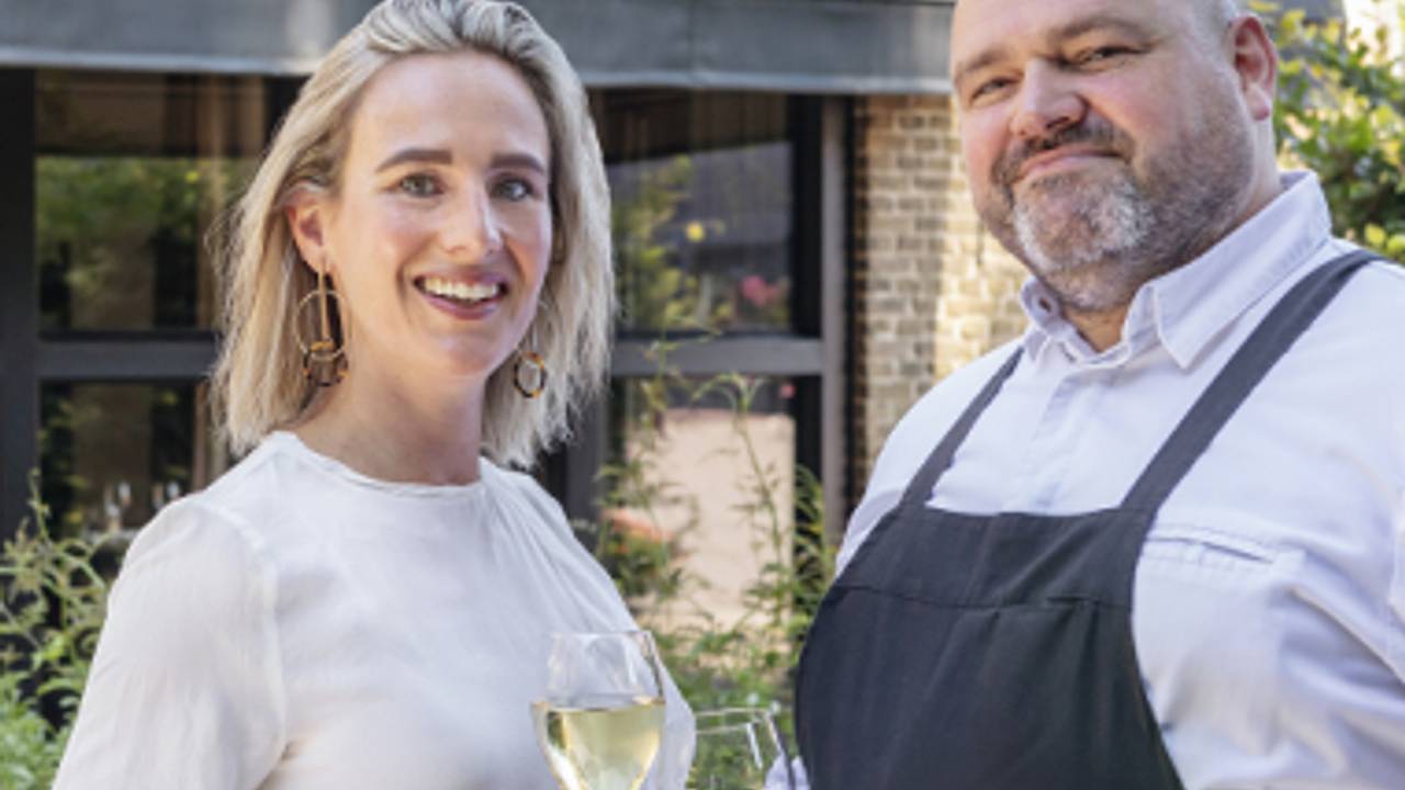 Chef kok Carlo Chantral met sommelier Mariëlle Vink