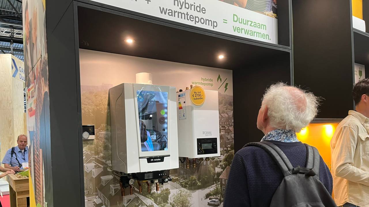 Een hybride warmtepomp op de beurs Huis en Energie (foto: Megan Hanegraaf).