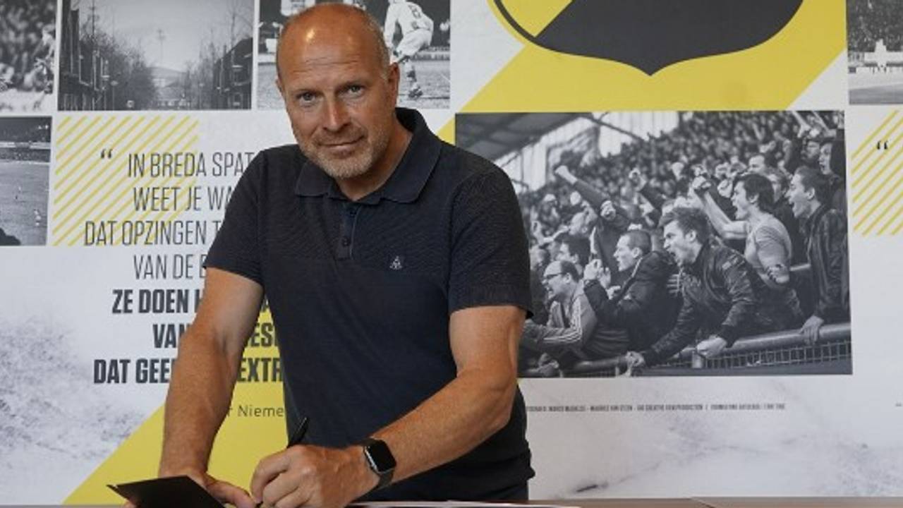 Robert Molenaar is de nieuwe trainer van NAC Breda.
