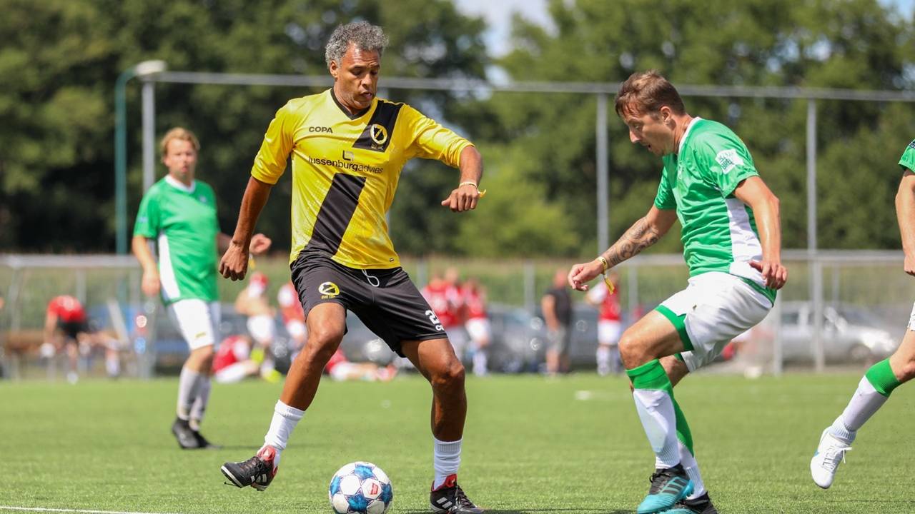 Oud-speler Pierre van Hooijdonk in actie tijdens de NOAD Cup (foto: B-side Rats).