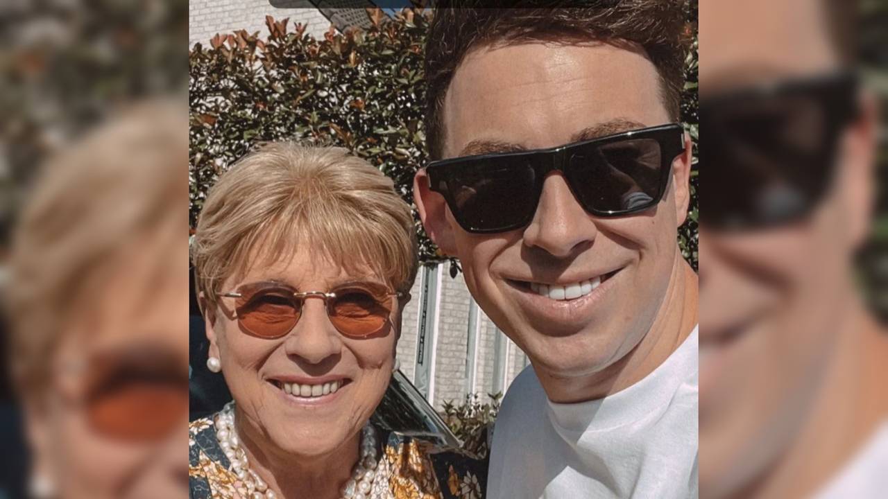 Hardwell en zijn oma (84). (Foto: World_of_Hardwell/Instagram)