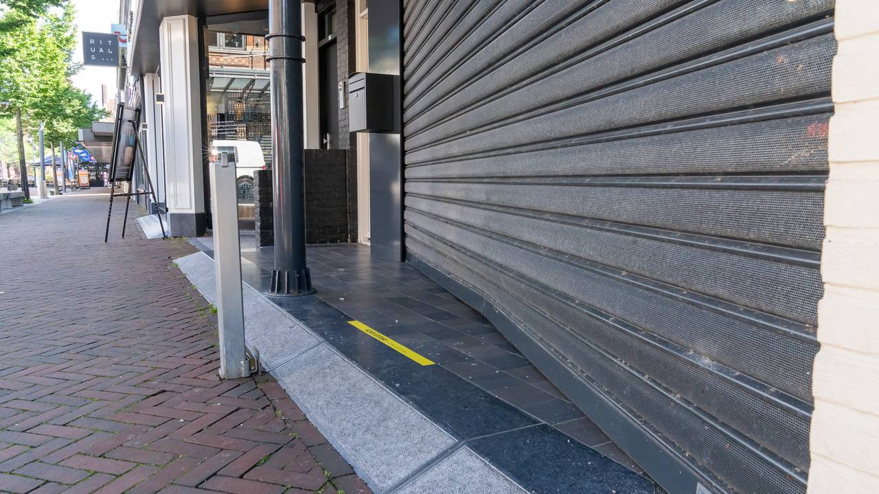 Het ontwrichte rolluik (foto: Iwan van Dun - SQ Vision).