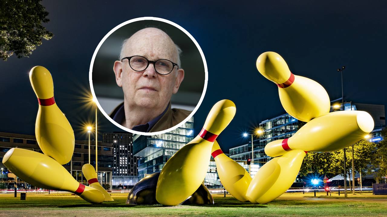 De kunstenaar staat bekend om de 'Flying Pins' in Eindhoven (foto: ANP).