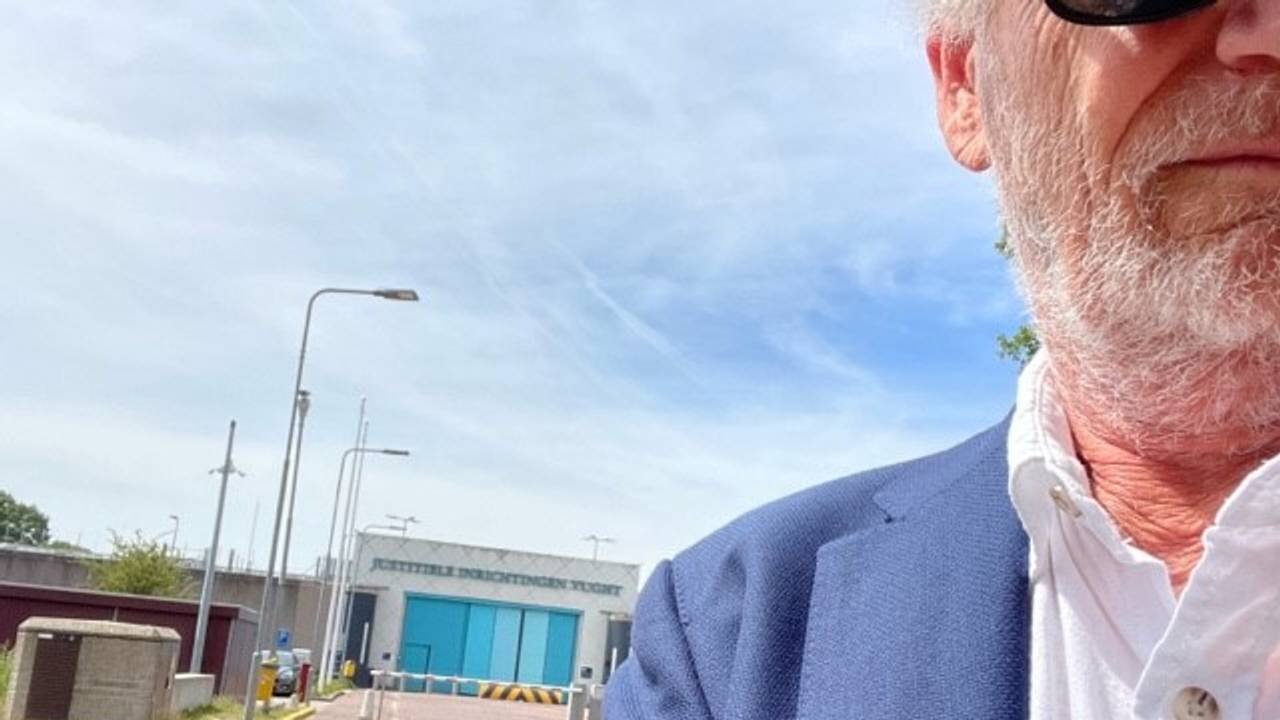 Karel bezoekt vrijwillig gevangenen maar moet wel onherkenbaar blijven (privéfoto)