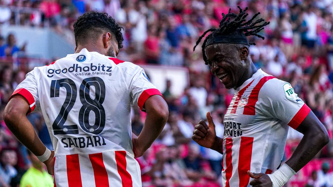 Saibari en Bakayoko vieren het doelpunt (Foto: OrangePictures)