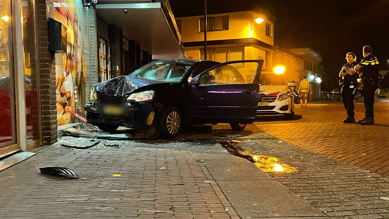 Het ging rond kwart over een woensdagnacht mis op de Meierijstraat in Veghel (foto: Persbureau Midden Nederland).