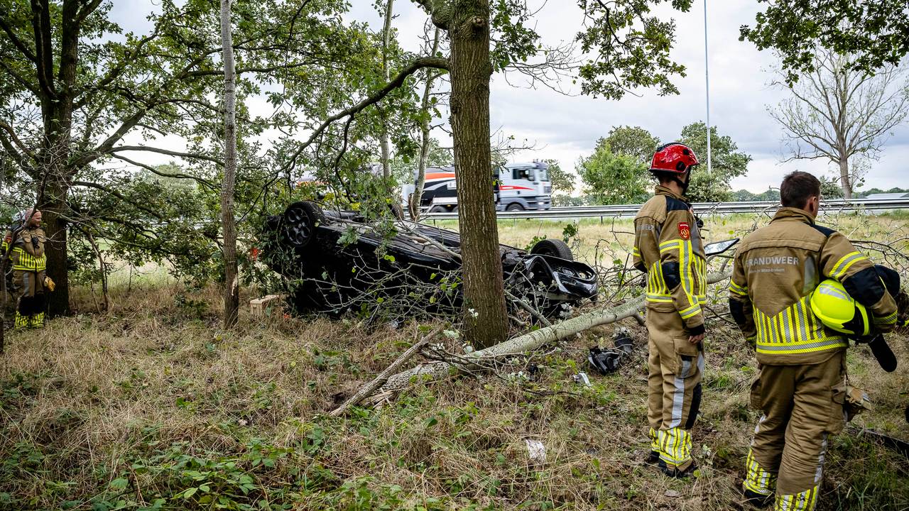 112 news: collision in Helmond • the car flies out of the Tilburg curve