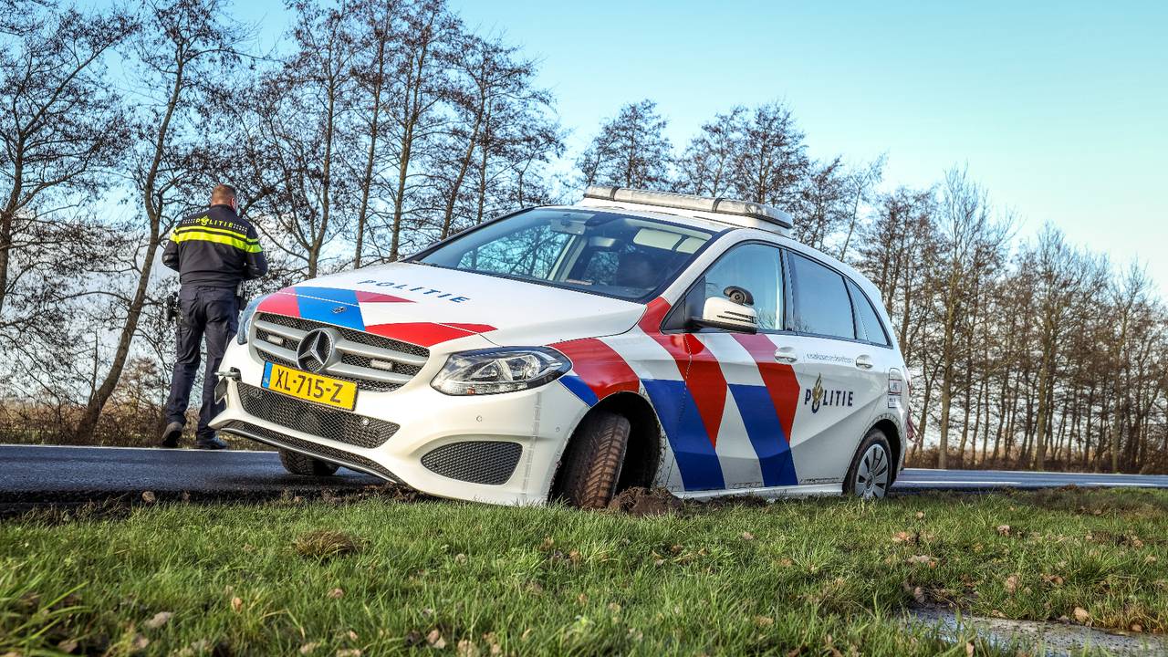 Moody ride à travers le Brabant occidental: un conducteur (20 ans) enfonce trois voitures de police