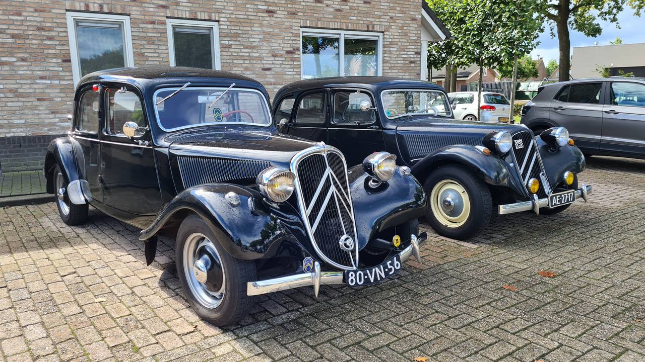 De prachtigste oldtimers lieten zich vandaag onder de motorkap kijken