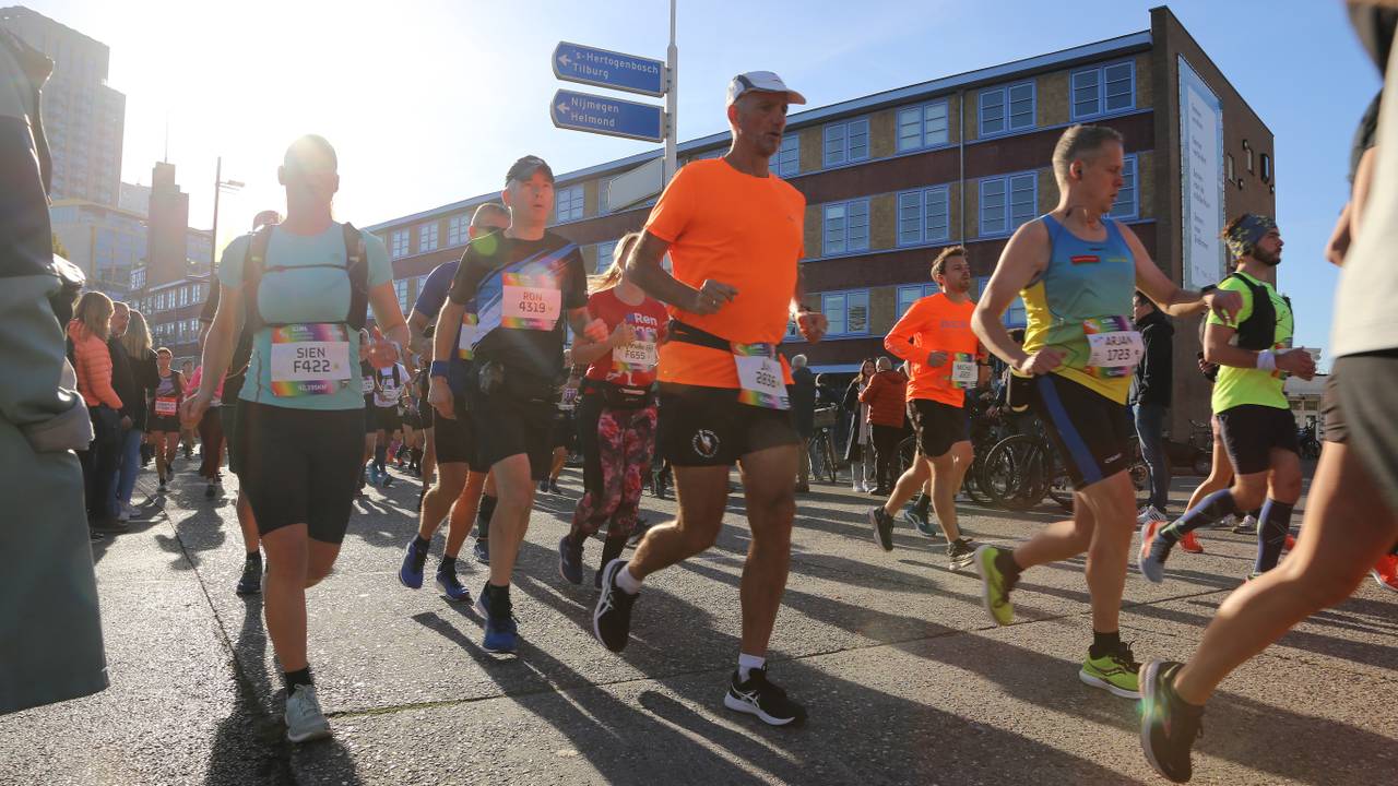 Deelnemers van de marathon in Eindhoven (foto: Omroep Brabant).