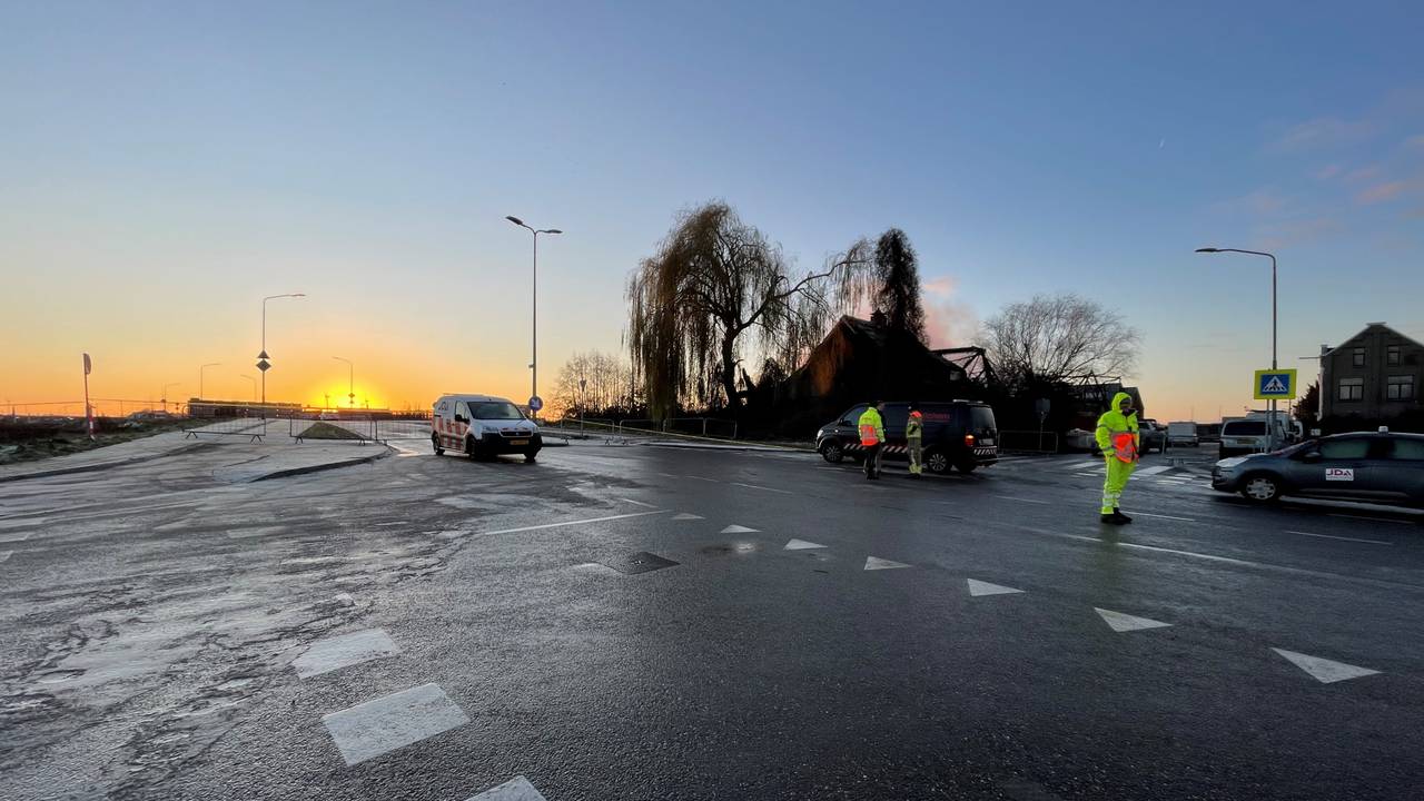 Quartier fermé par l’amiante après un incendie majeur : “Nettoyez les pattes de votre chat”