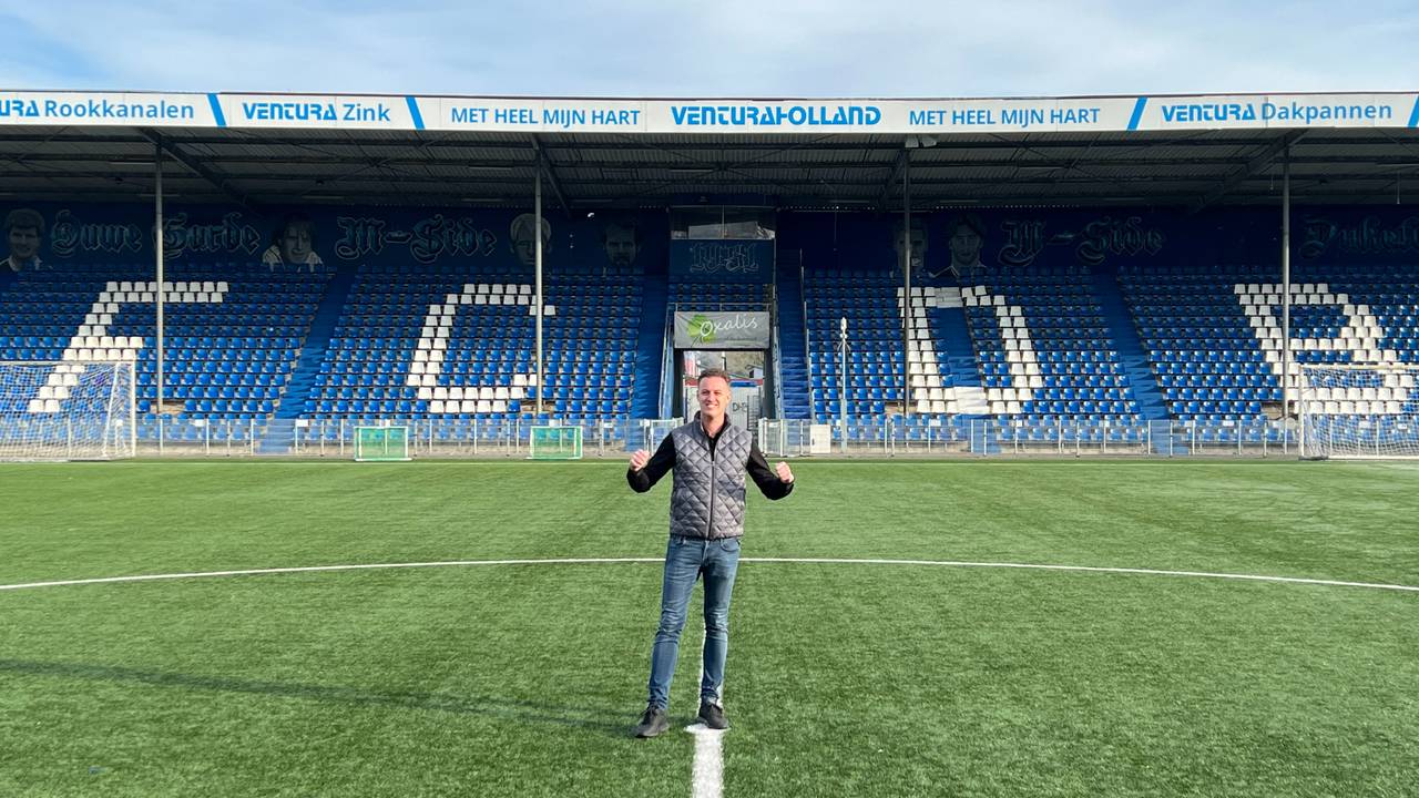 Jimmy van Zetel mag in een bijna uitverkocht FC Den Bosch-stadion zingen (foto: privé).