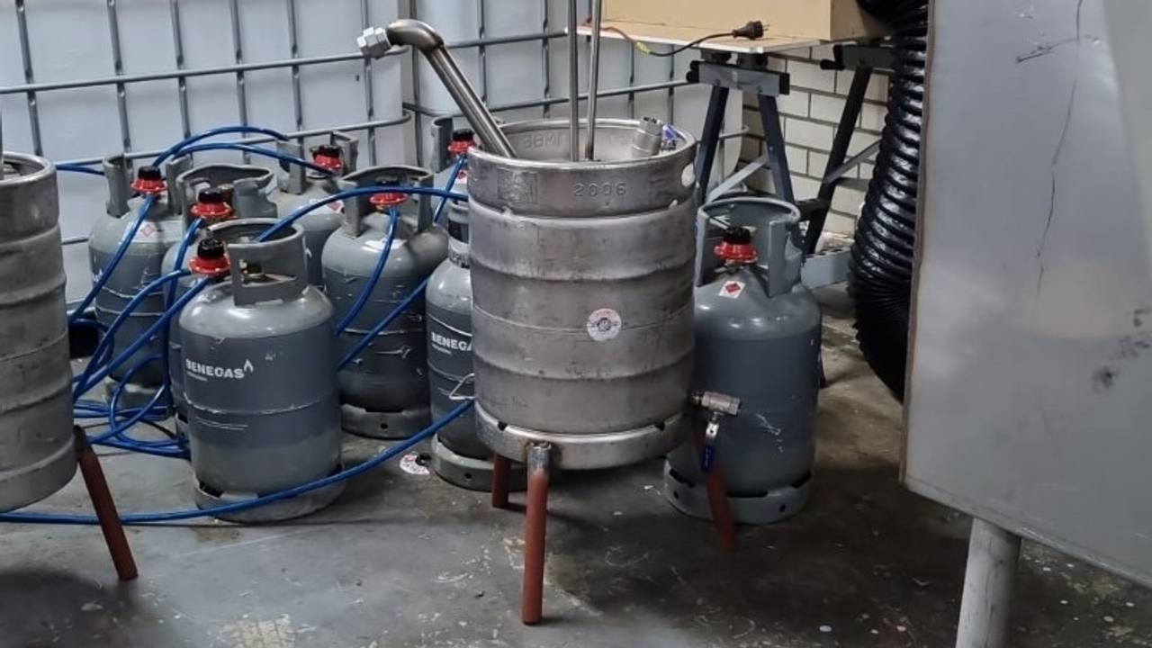 Labopstelling in Holsloot (foto: politie)