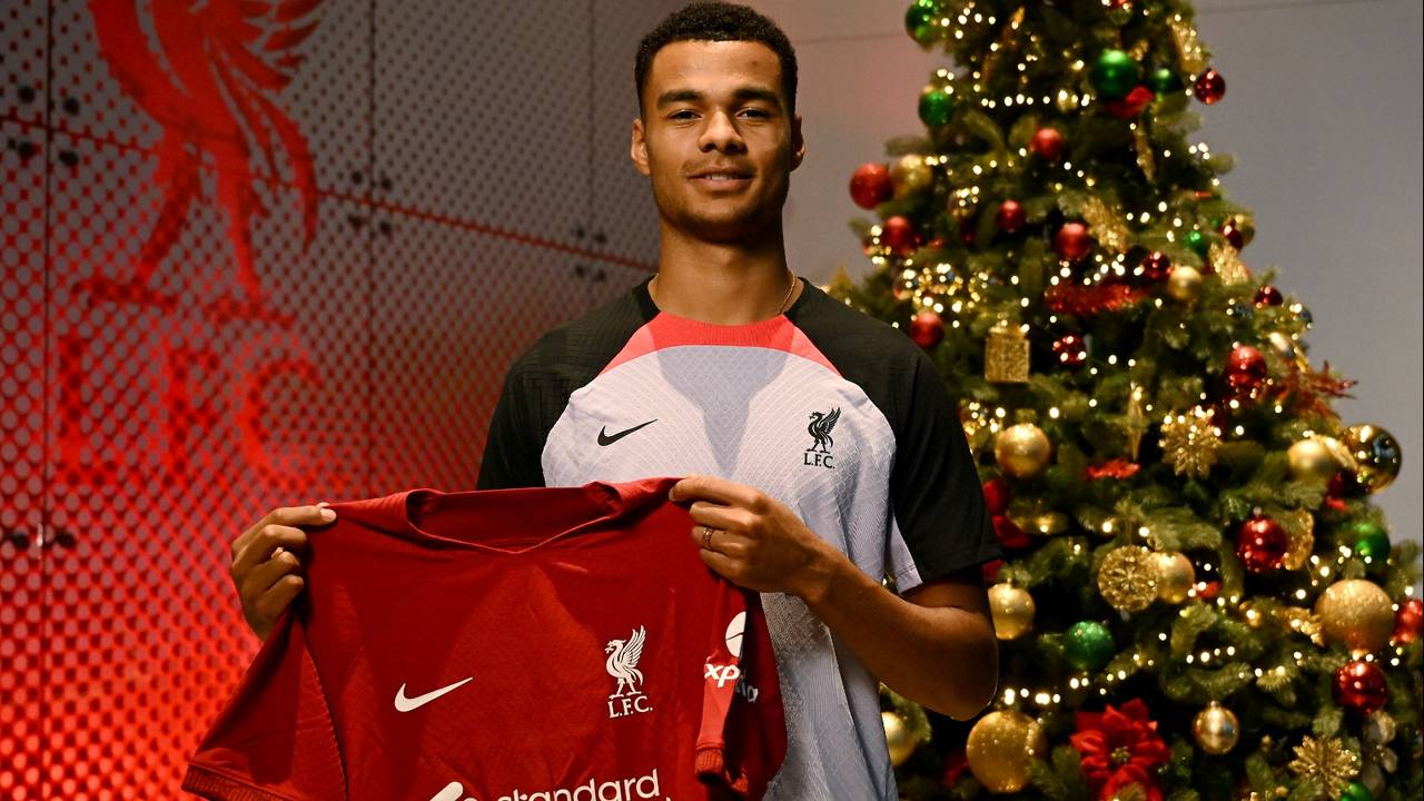 Cody Gakpo nu officieel speler van Liverpool (foto: FC Liverpool).