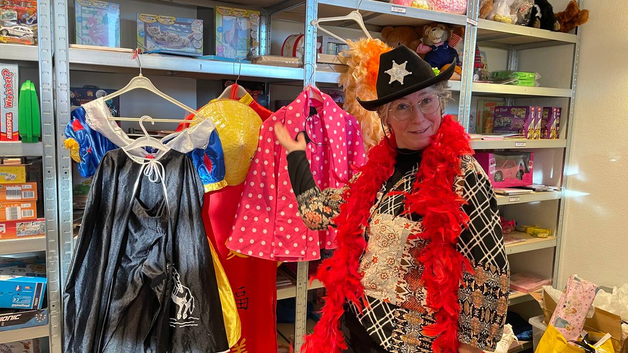 Children can still celebrate: collecting carnival clothes for poor families