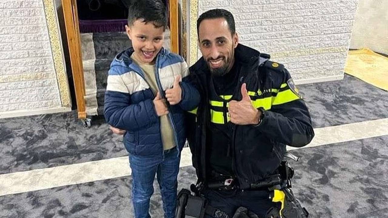 Deze foto van de herdenkingsdienst deelde wijkagent Hicham op Instagram (foto: Hicham Politie/Instagram).