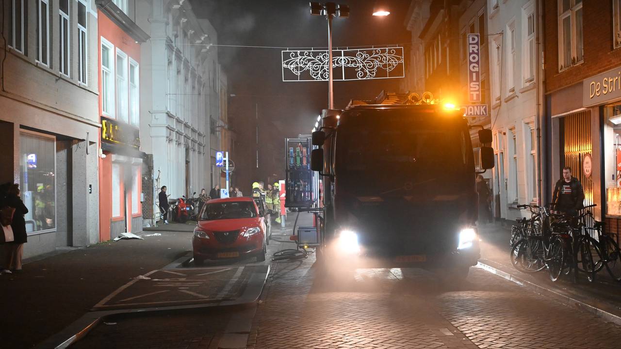 Een buurtbewoner belde de brandweer nadat 'ie rook had opgemerkt (foto: Perry Roovers/SQ Vision).