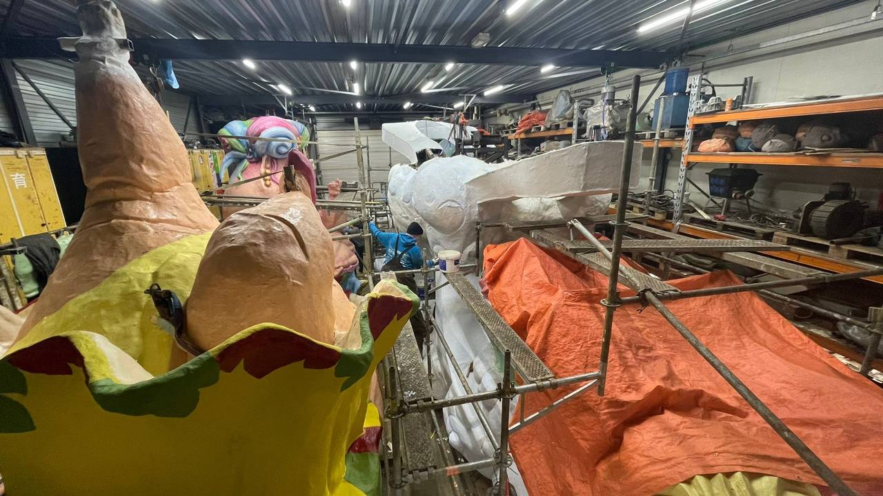 Er wordt hard gewerkt in de loods van BC De Waterstraot.