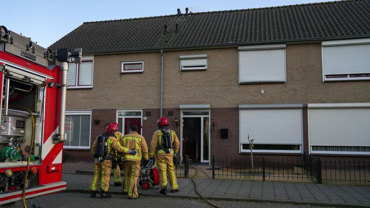 Brand in de keuken in Helmond (foto: Harrie Grijseels / SQ Vision).