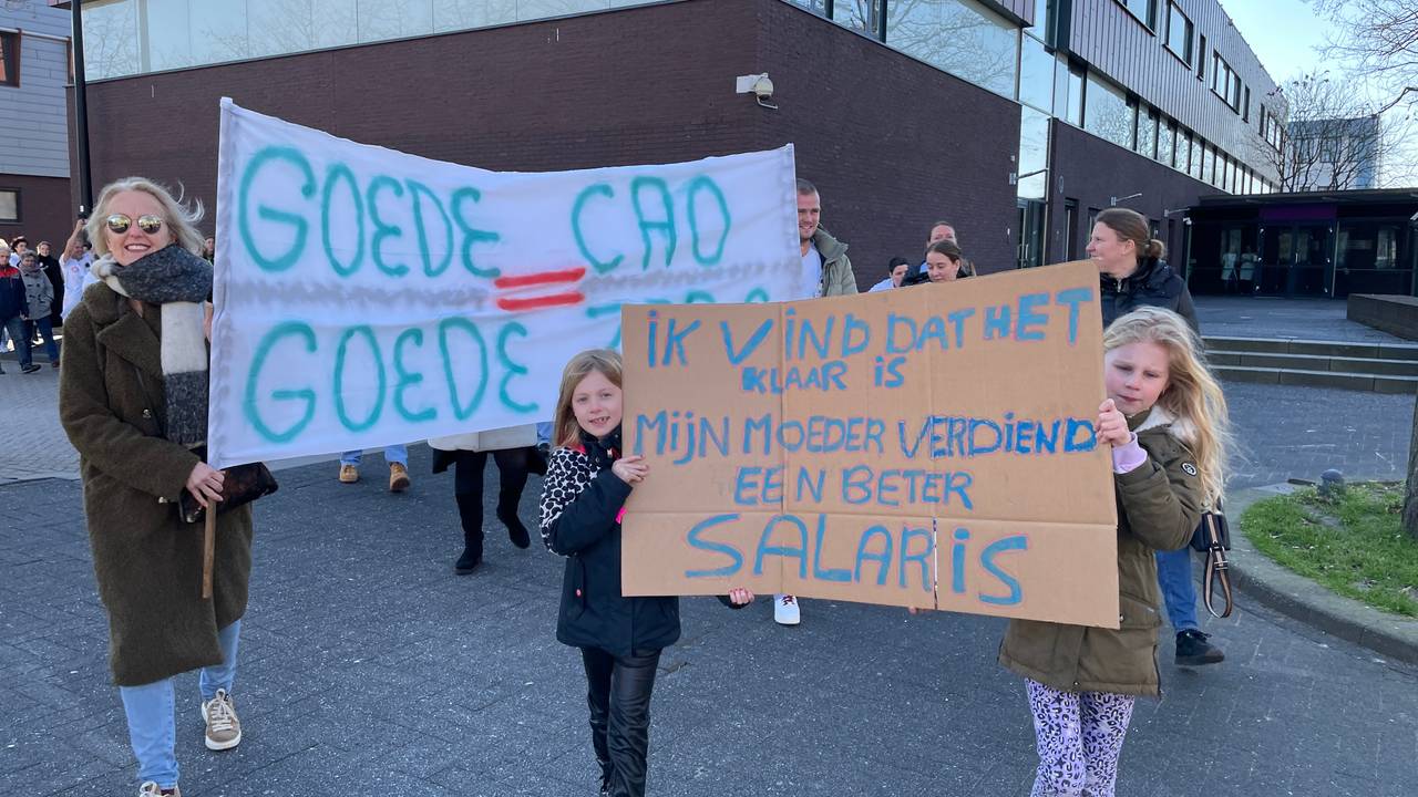Ook kinderen lopen mee voor hun moeder.