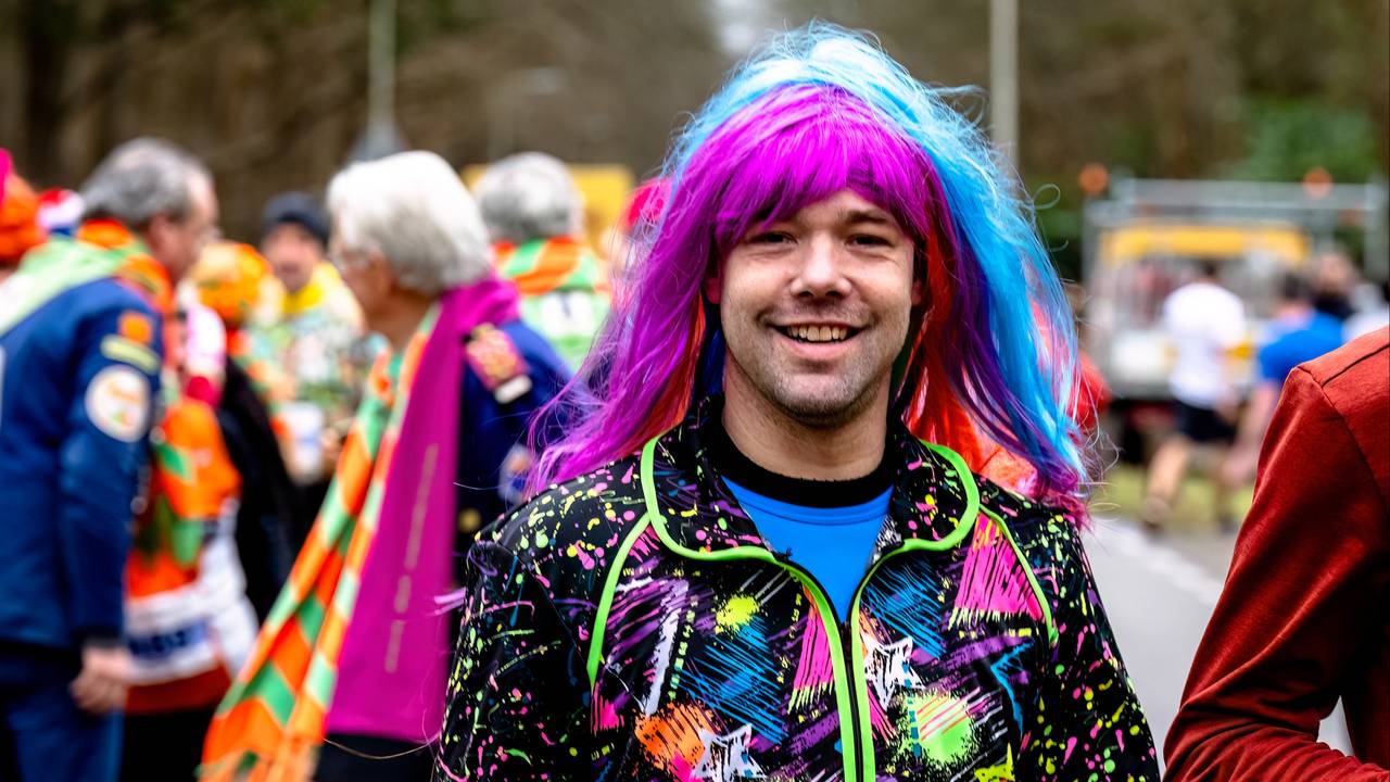 Veelkleurige outfits ontbraken niet in Tilburg (foto: Marcel van Dorst).