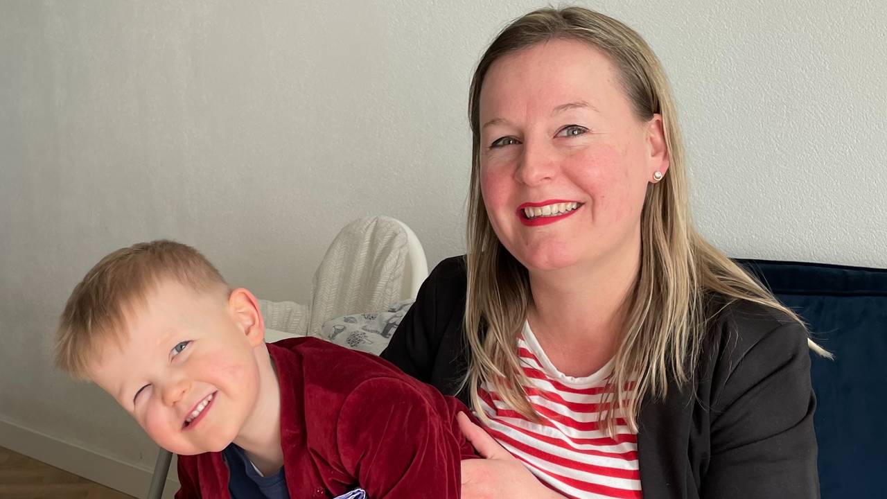 Netteke met haar zoon Lucas (foto: Tom van den Oetelaar).