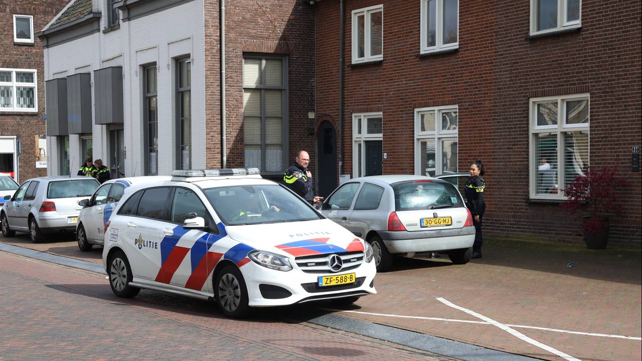 Politie zoekt naar verdachte (foto: Sander van Gils / SQ Vision). 