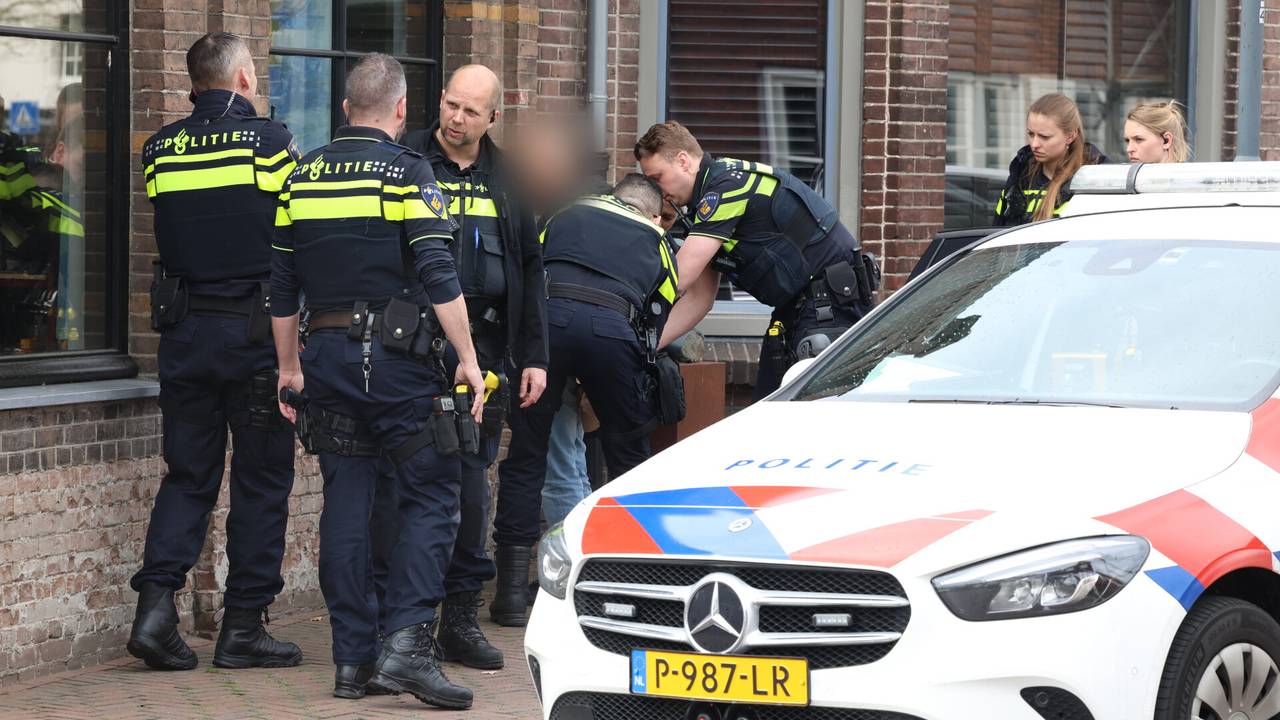 De verdachte wordt aangehouden (foto; Sander van Gils / SQ Vision).