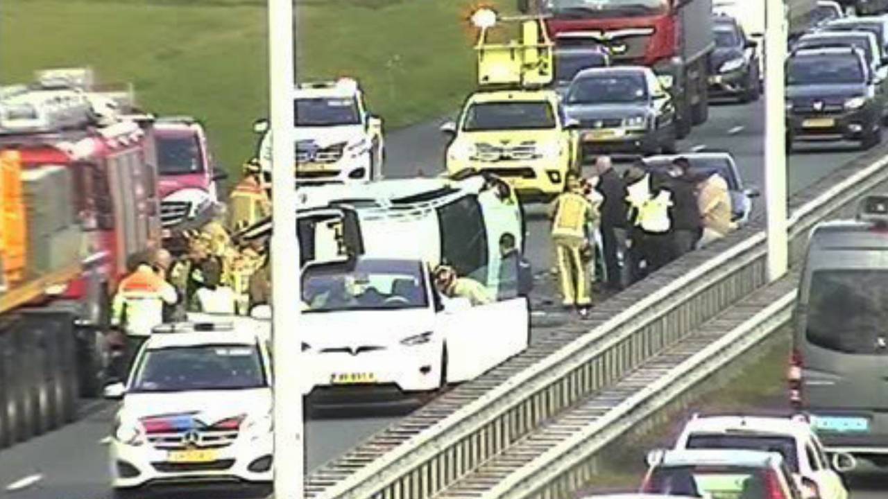 A58 bij Moergestel dicht door ongeluk, verkeer moet omrijden via A2.