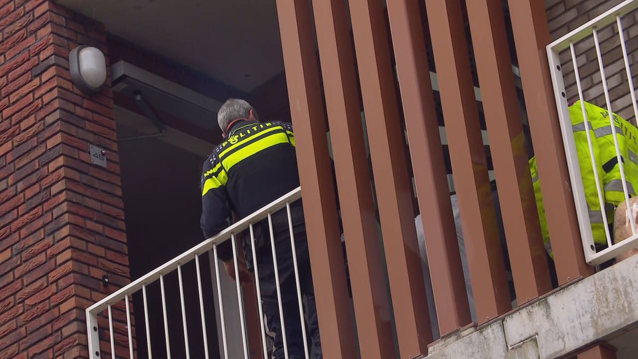 De politie deed ook zaterdag nog onderzoek in de woning (foto: Omroep Brabant).