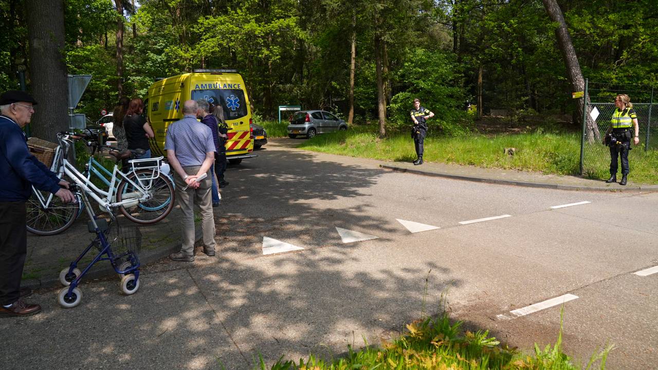 Het ongeluk was het tweede ongeluk met een wielrenner in een half uur tijd (foto: SQ Vision/Harrie Grijseels).