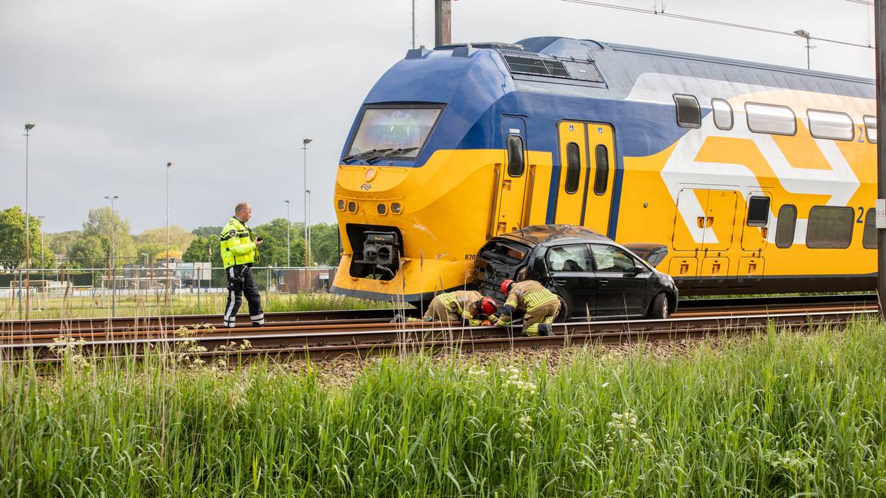 Je auto valt stil op een spoorwegovergang dit is wat je dan moet doen Omroep Brabant