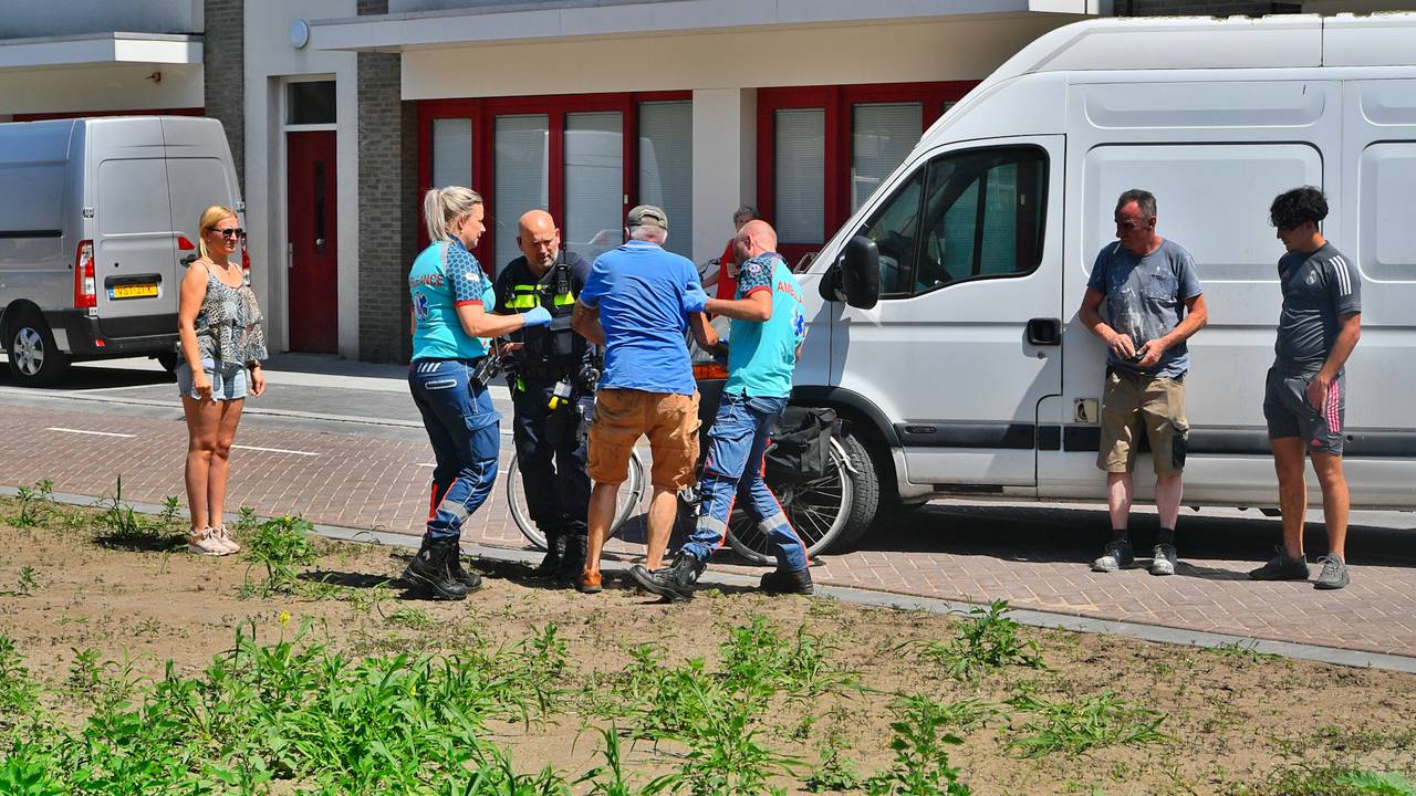 De man hoefde niet mee naar het ziekenhuis (foto: Rico Vogels / SQ Vision)