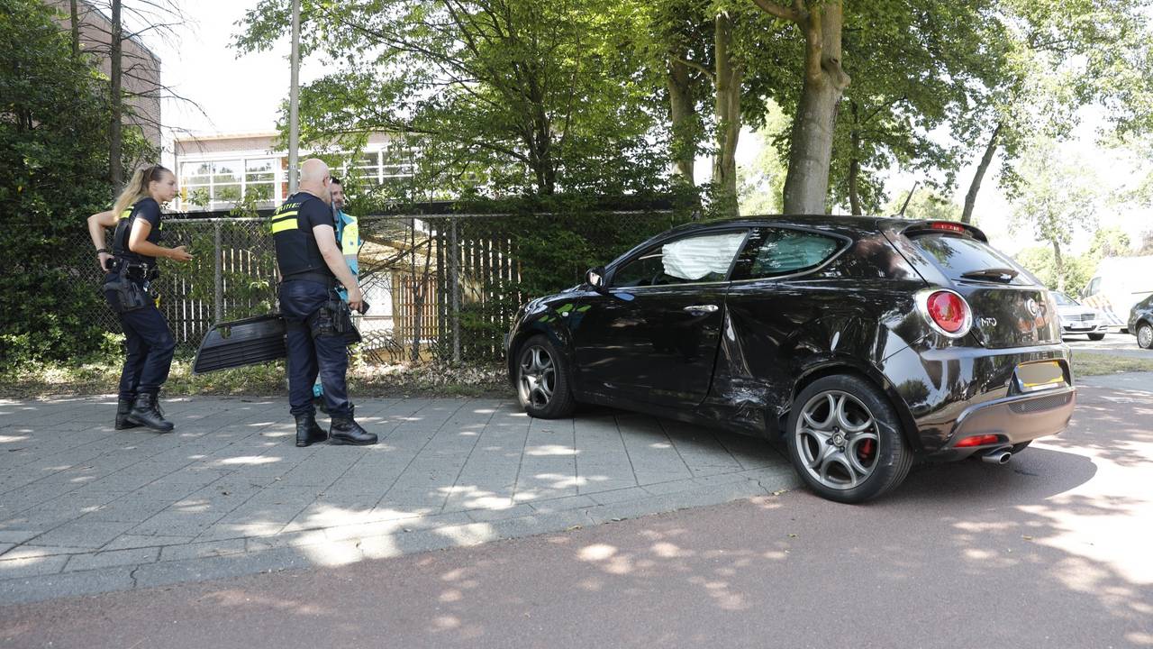 De bestuurder van de zwarte auto raakte lichtgewond (foto: SQ Vision / Christian Traets)