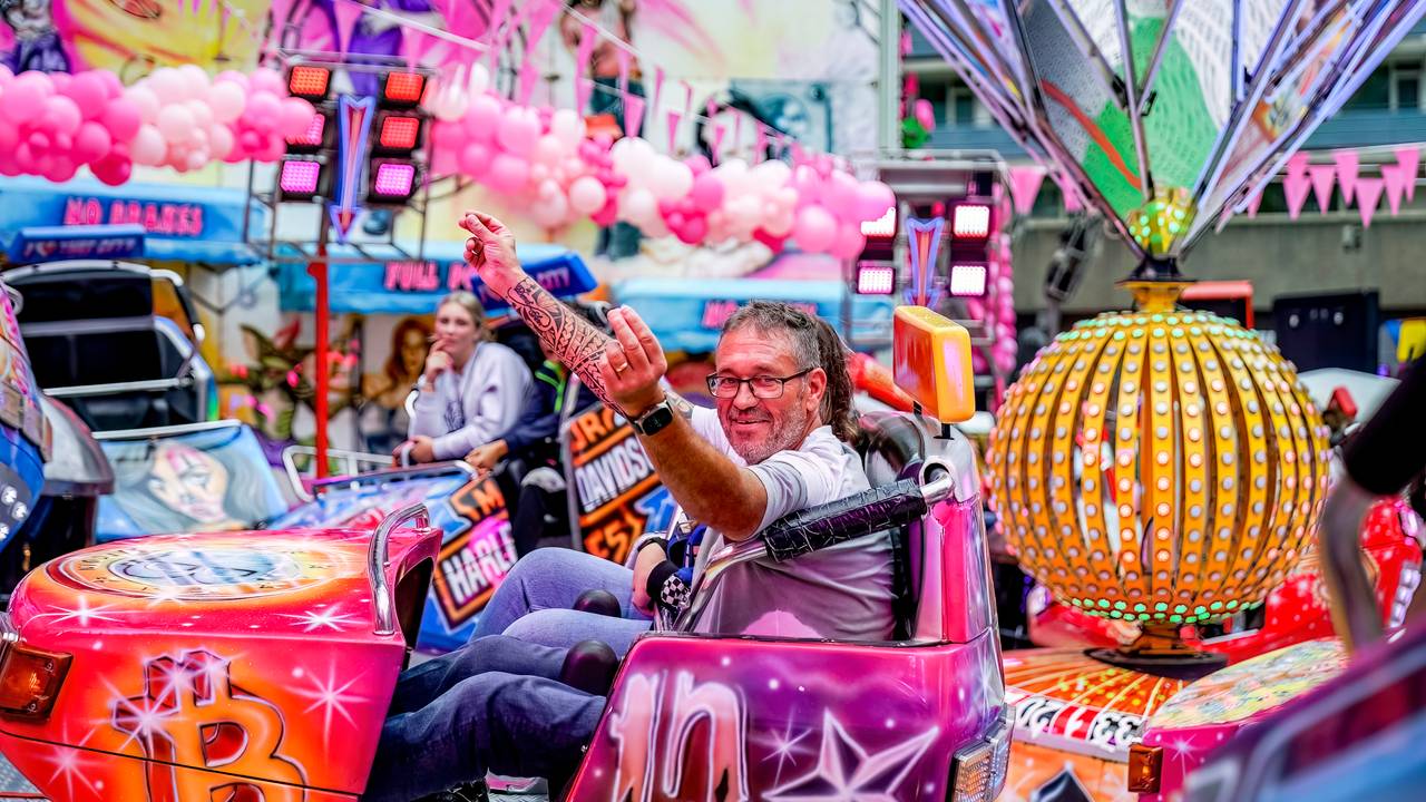 Tilburgse Kermis: Roze Maandag gaat los • Pride Walk naar het centrum