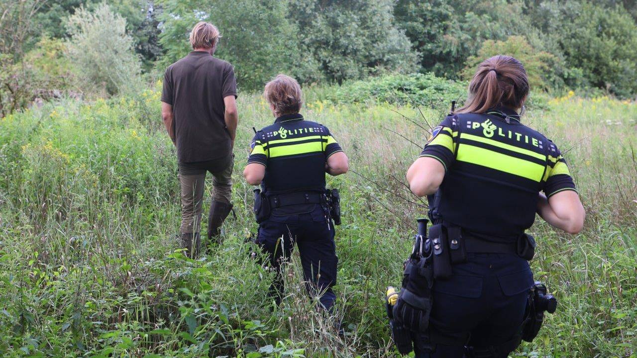 Een boswachter hielp bij de zoektocht (foto Bart Meesters/SQ Vision).