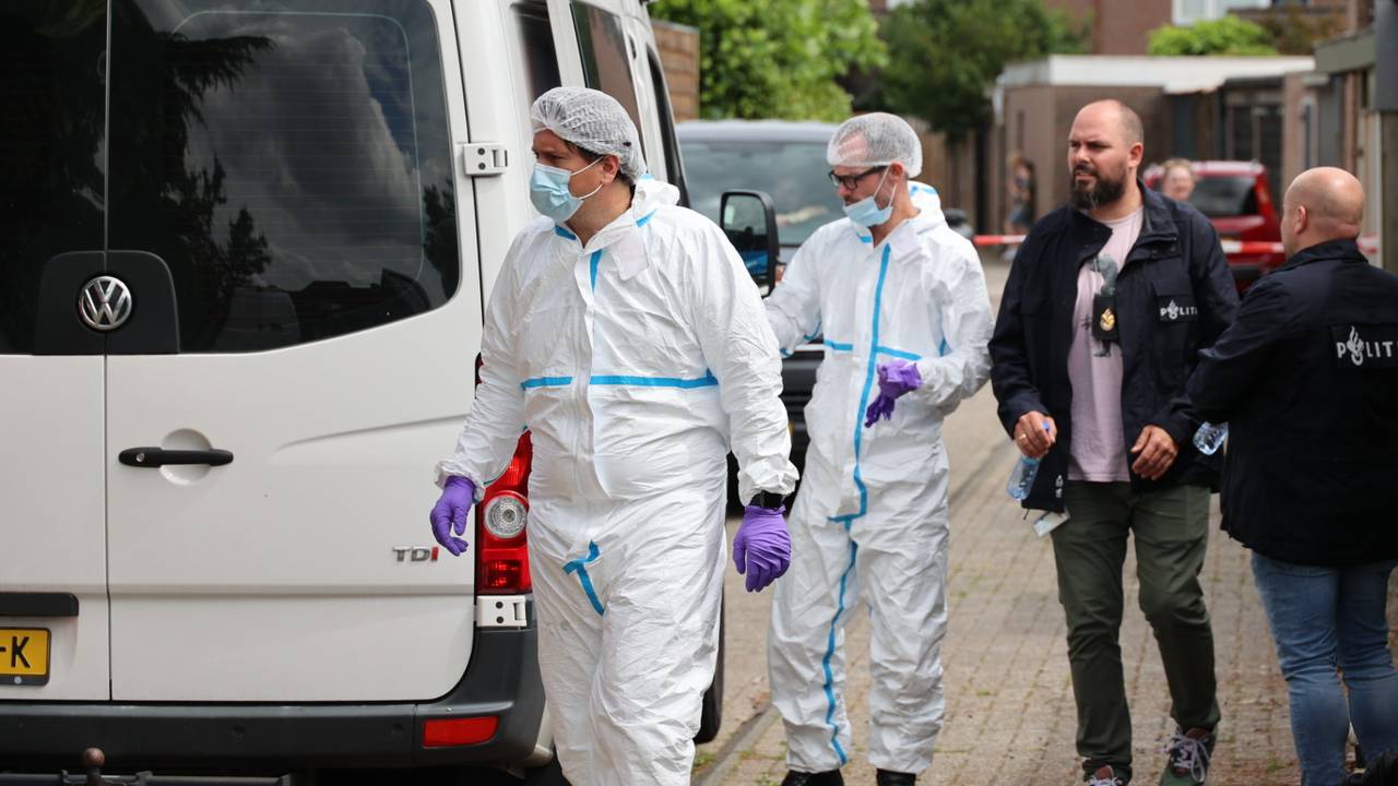 De politie doet onderzoek (foto: Erik Haverhals)